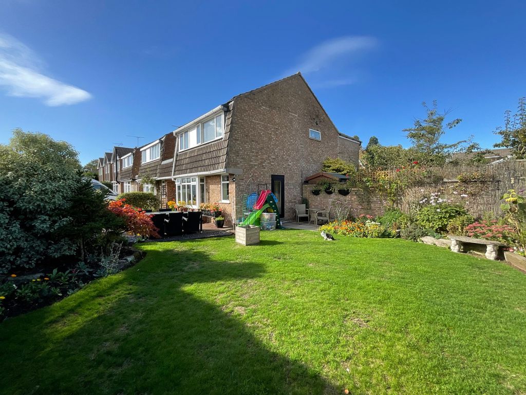 Property photo 2 of 27