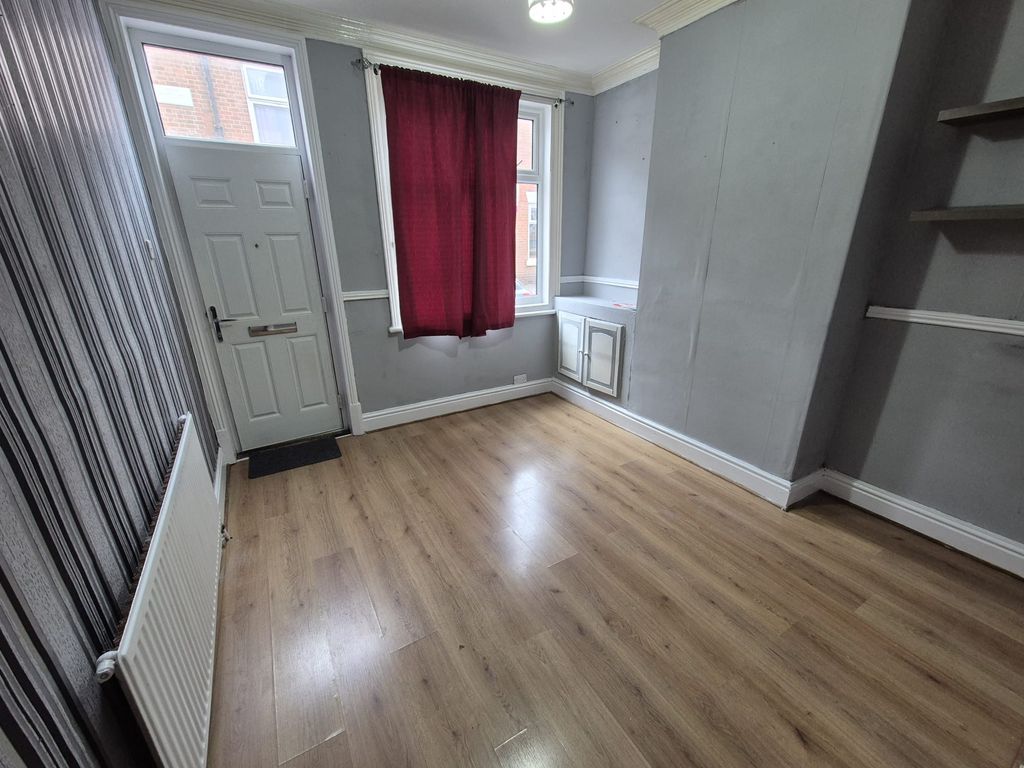 Property photo 2 of 9 Lounge