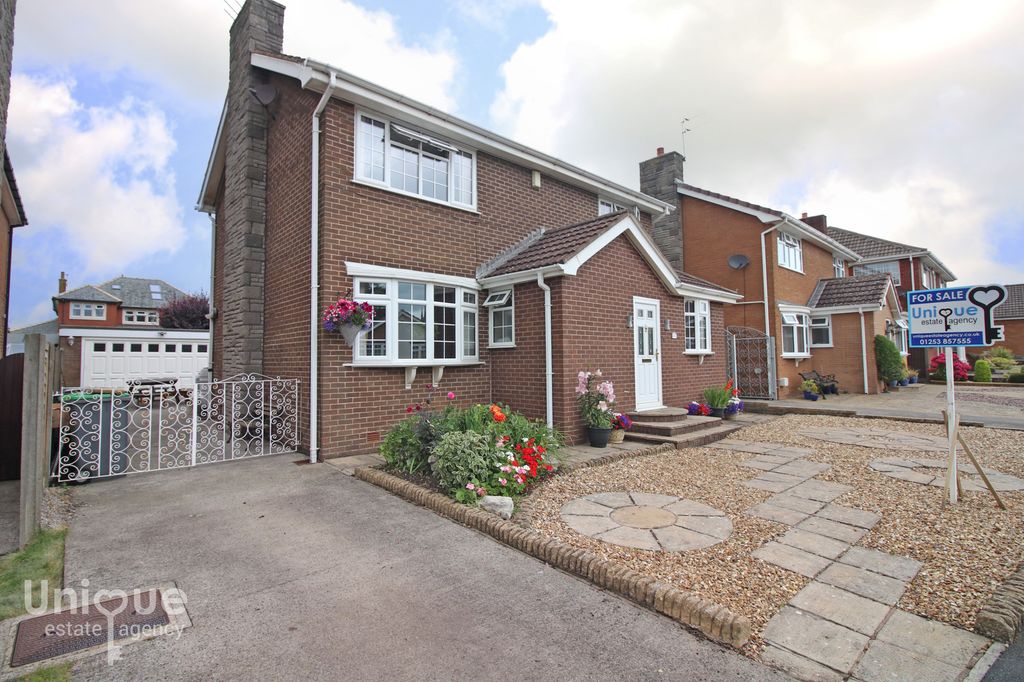 Property photo 1 of 25