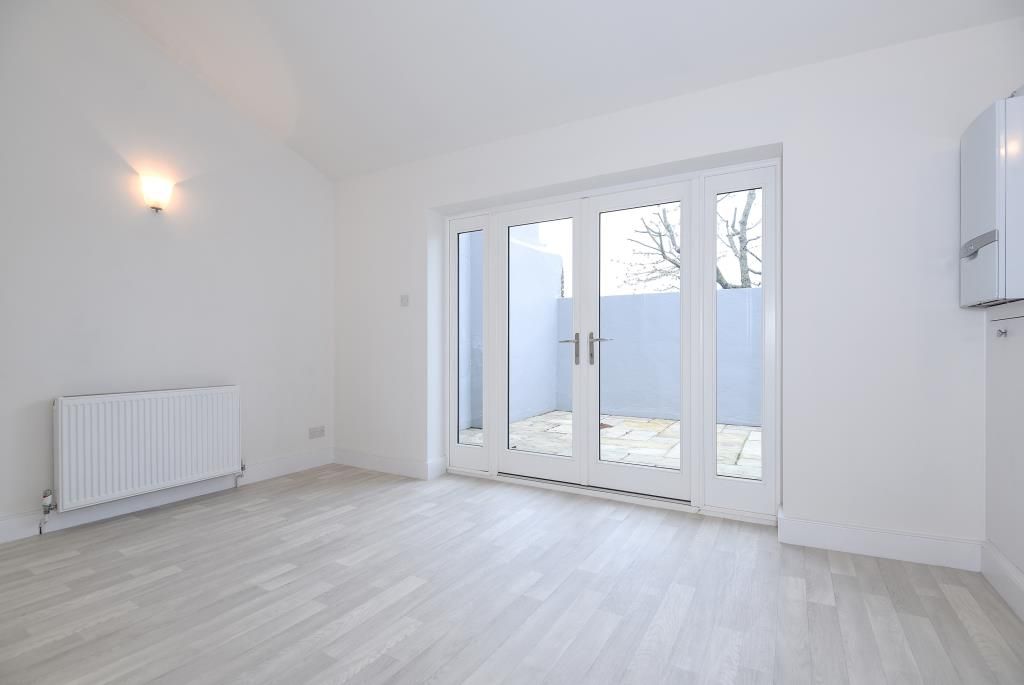 Property photo 3 of 10 Dining Room