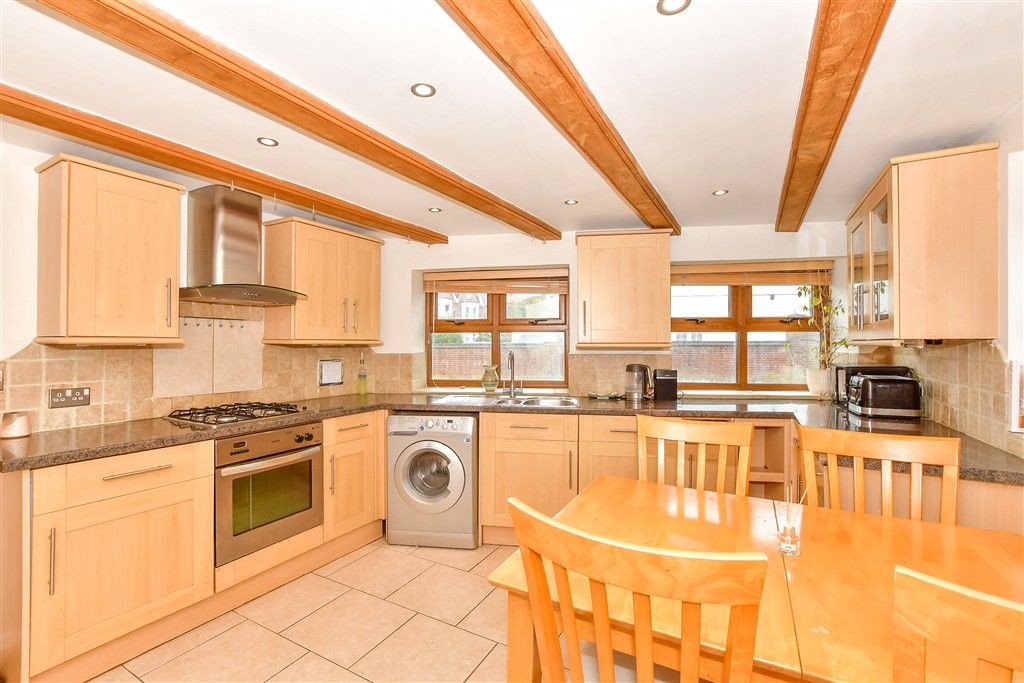 Property photo 3 of 11 Kitchen
