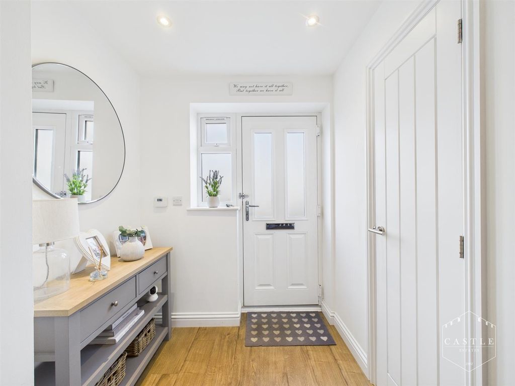 Property photo 2 of 24 Entrance Hall