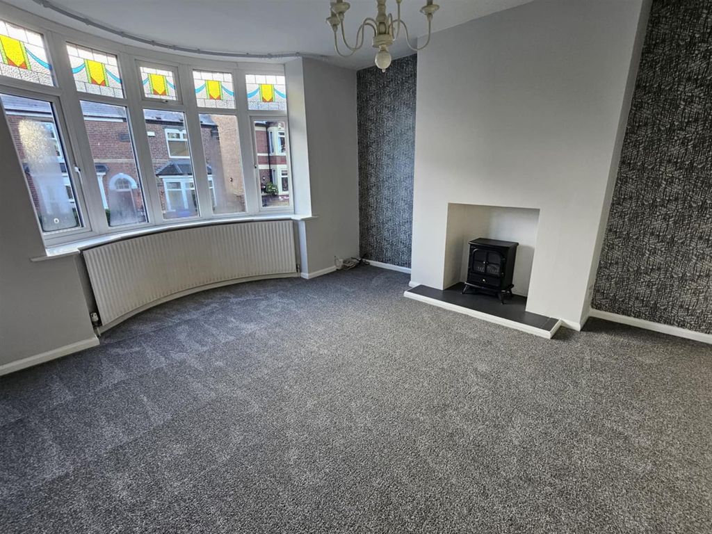 Property photo 3 of 10 Lounge.Jpg