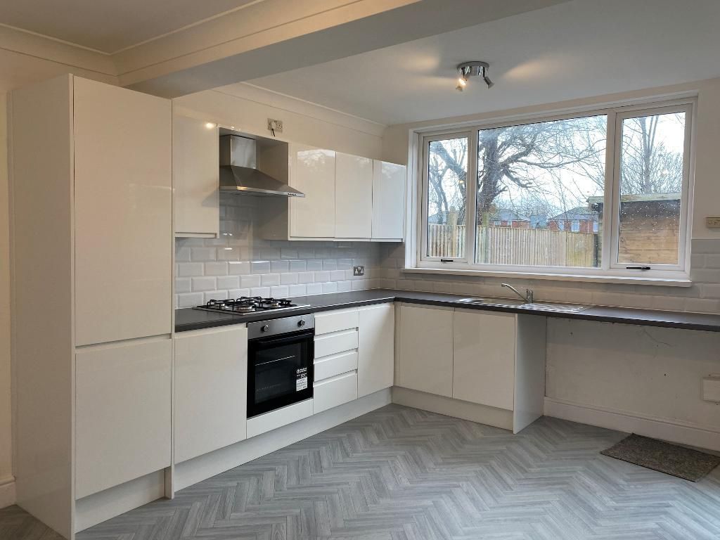 Property photo 3 of 9 Kitchen