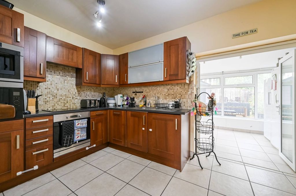 Property photo 1 of 21