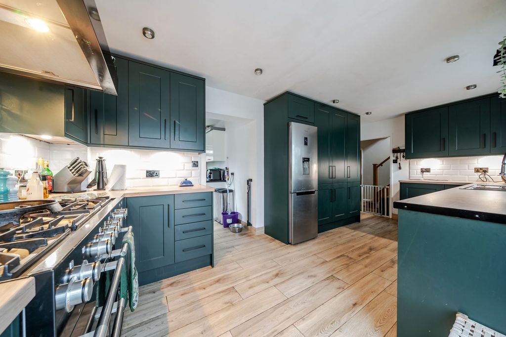 Property photo 3 of 19