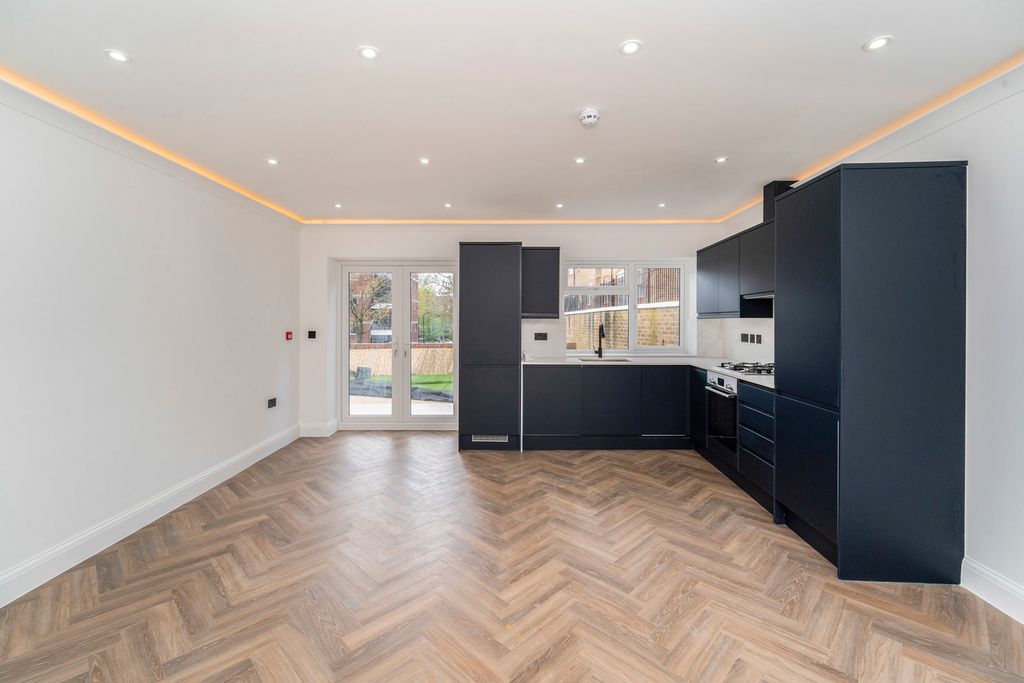 Property photo 1 of 19 Pbox-Img.Jpg