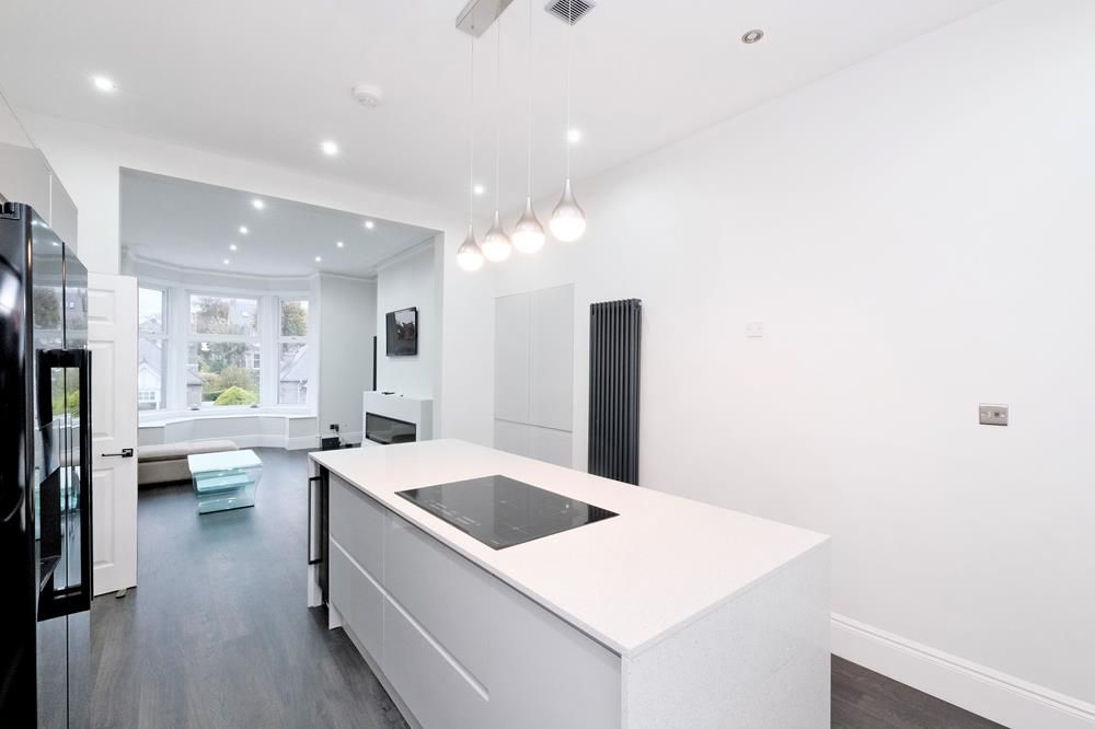 Property photo 2 of 18 Kitchen − 2