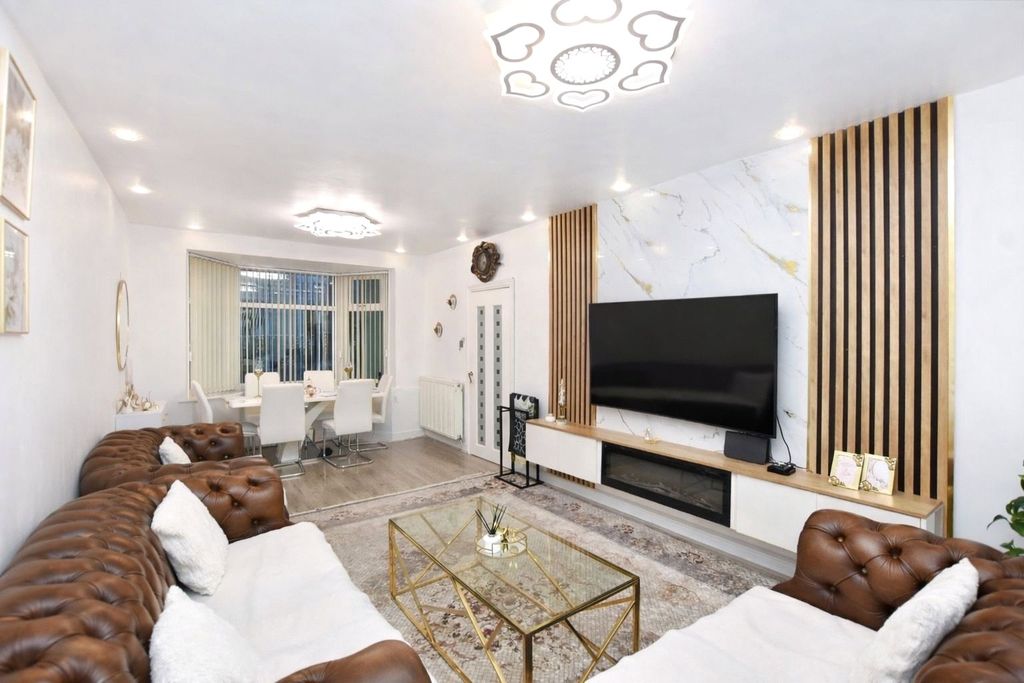 Property photo 2 of 9 Living Room