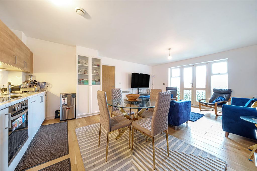 Property photo 3 of 16 Dining Area