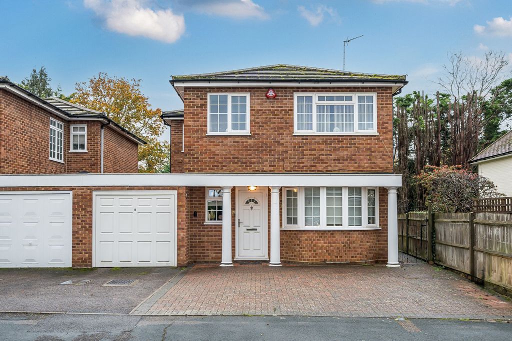 Property photo 1 of 19 1375898-19-6911Fc...