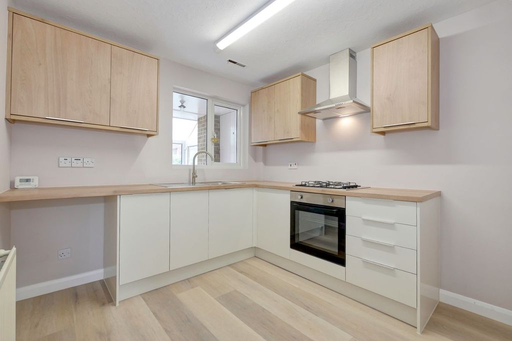 Property photo 2 of 30