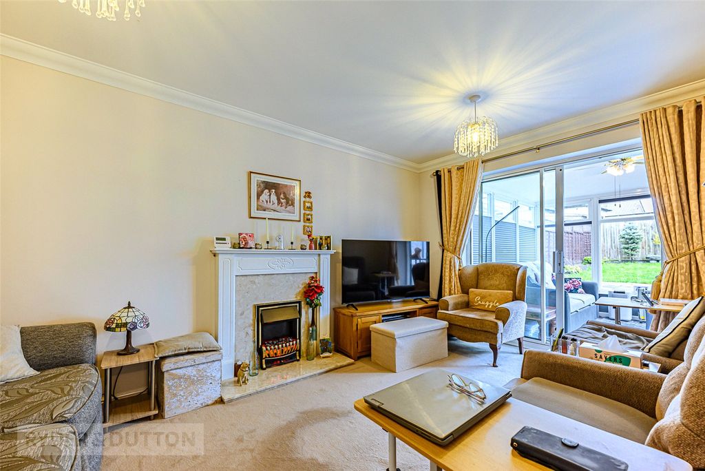 Property photo 2 of 17 Lounge