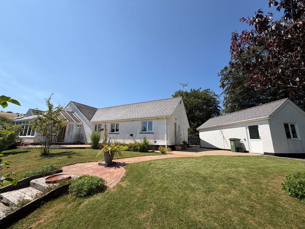 Property photo 1 of 28