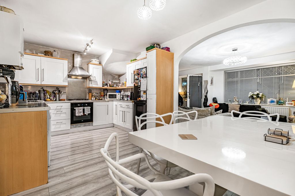 Property photo 3 of 20 Kitchen