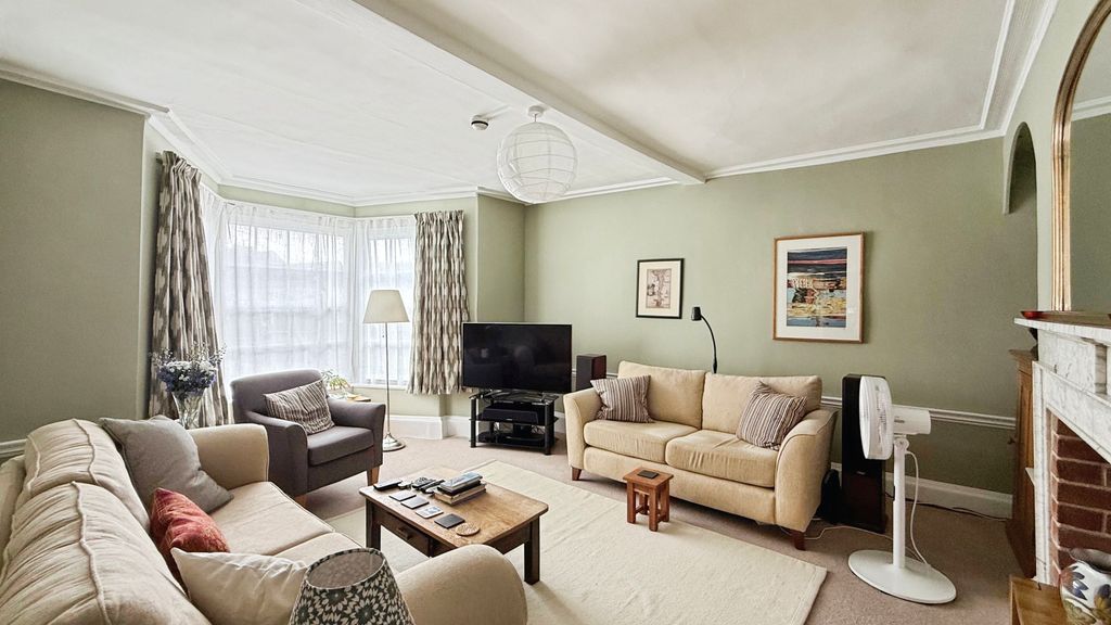 Property photo 2 of 15 Lounge