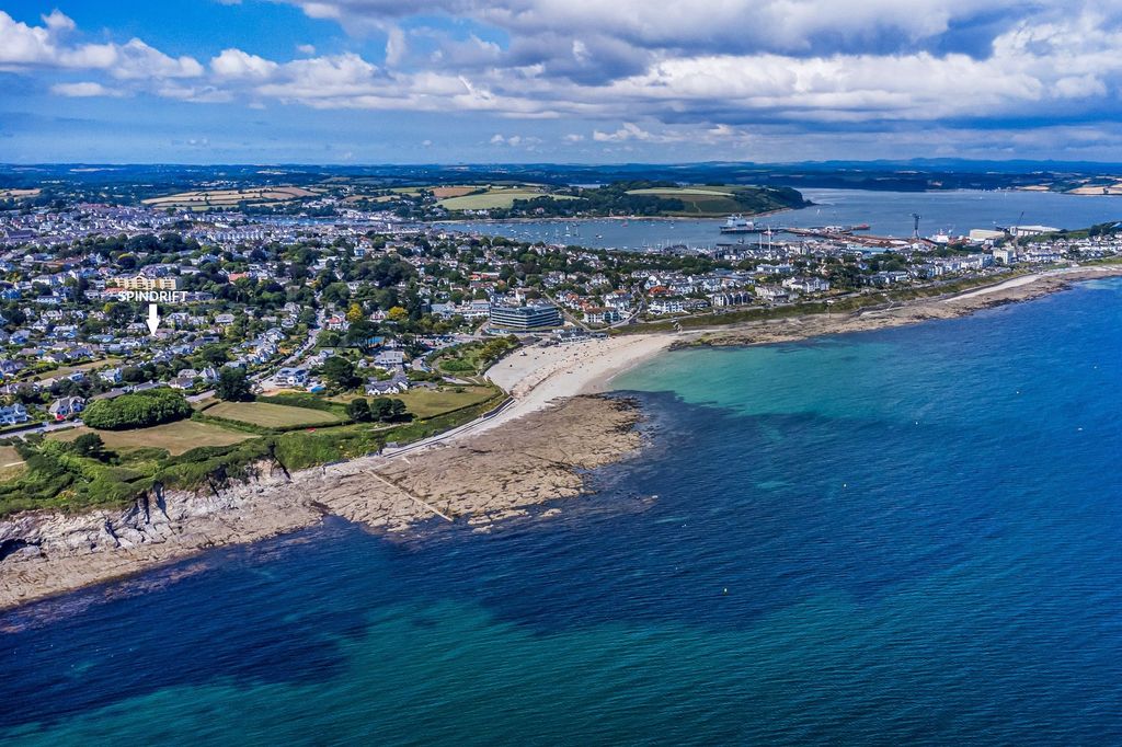 Property photo 2 of 18