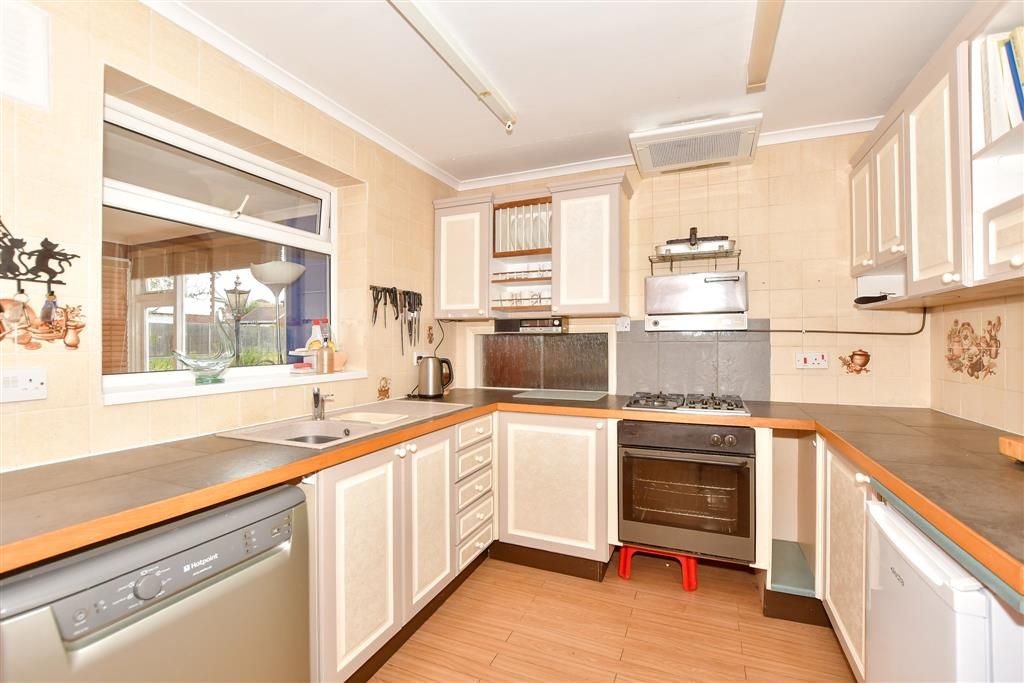 Property photo 3 of 12 Kitchen