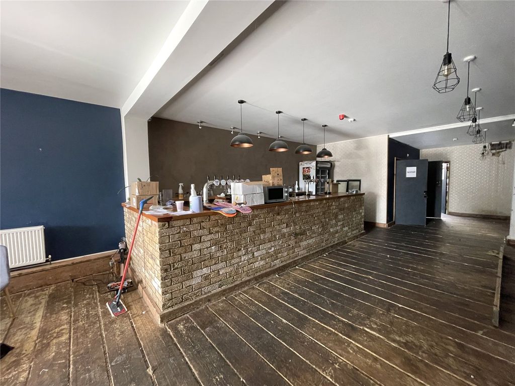 Property photo 3 of 8 Picture No. 06