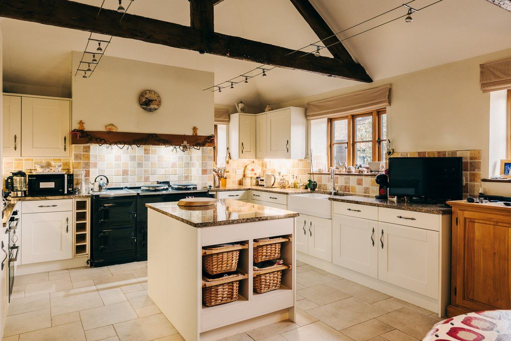 Property photo 2 of 36