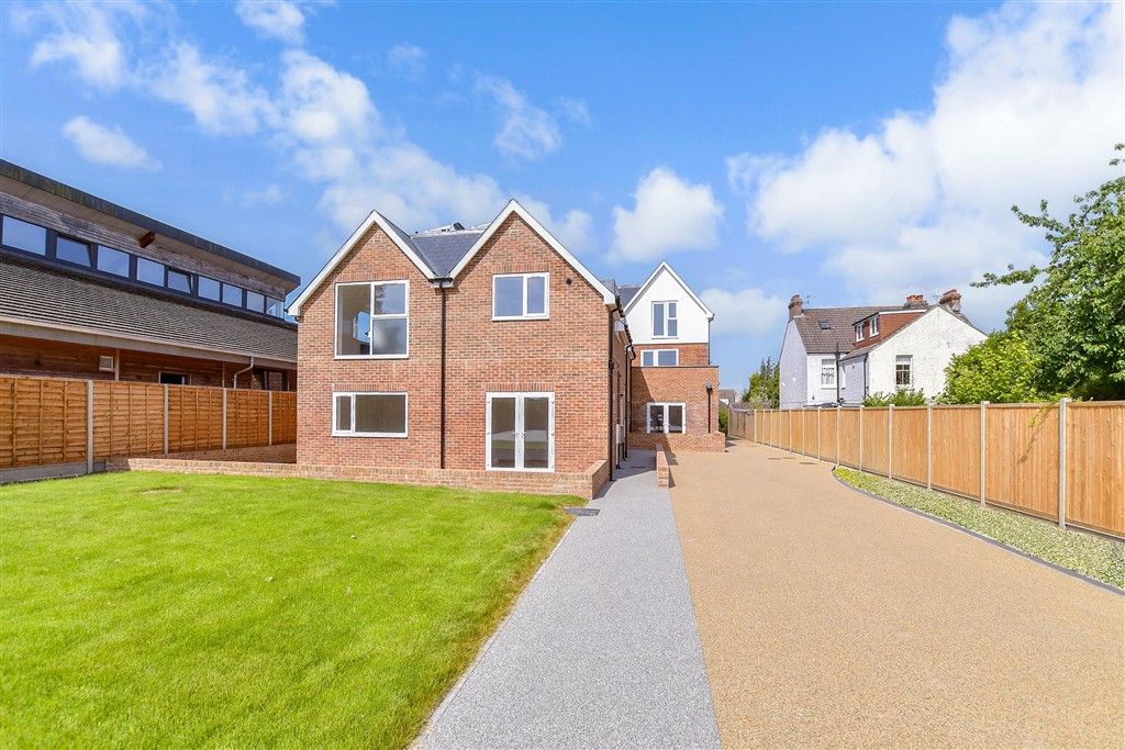 Property photo 2 of 9 External Rear