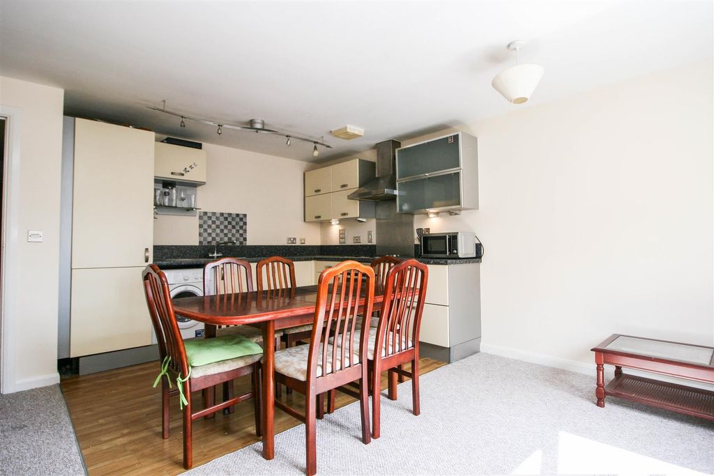 Property photo 2 of 7