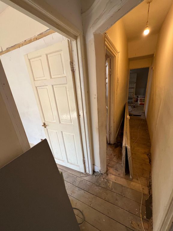 Property photo 3 of 9 Hallway