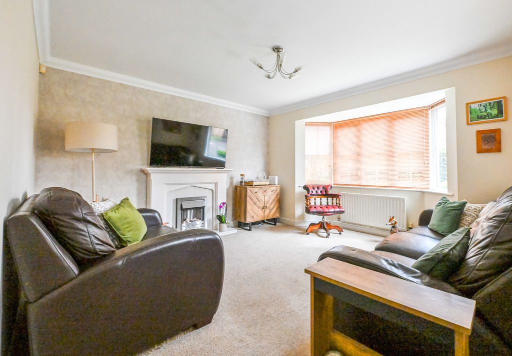 Property photo 2 of 25 Cranbourne Ewemove Recar-3-2