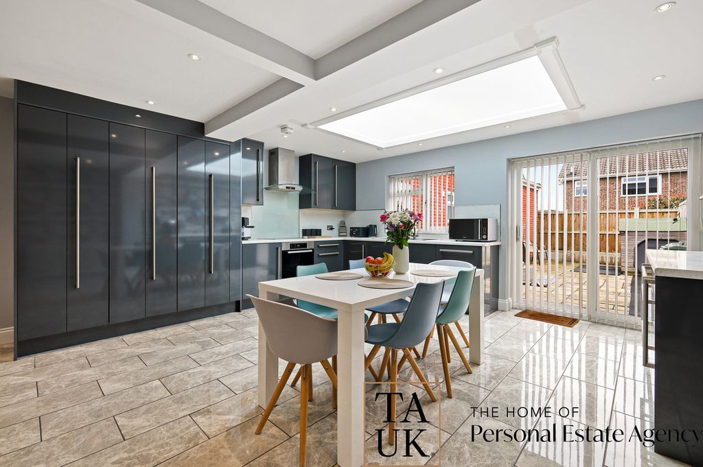 Property photo 2 of 24