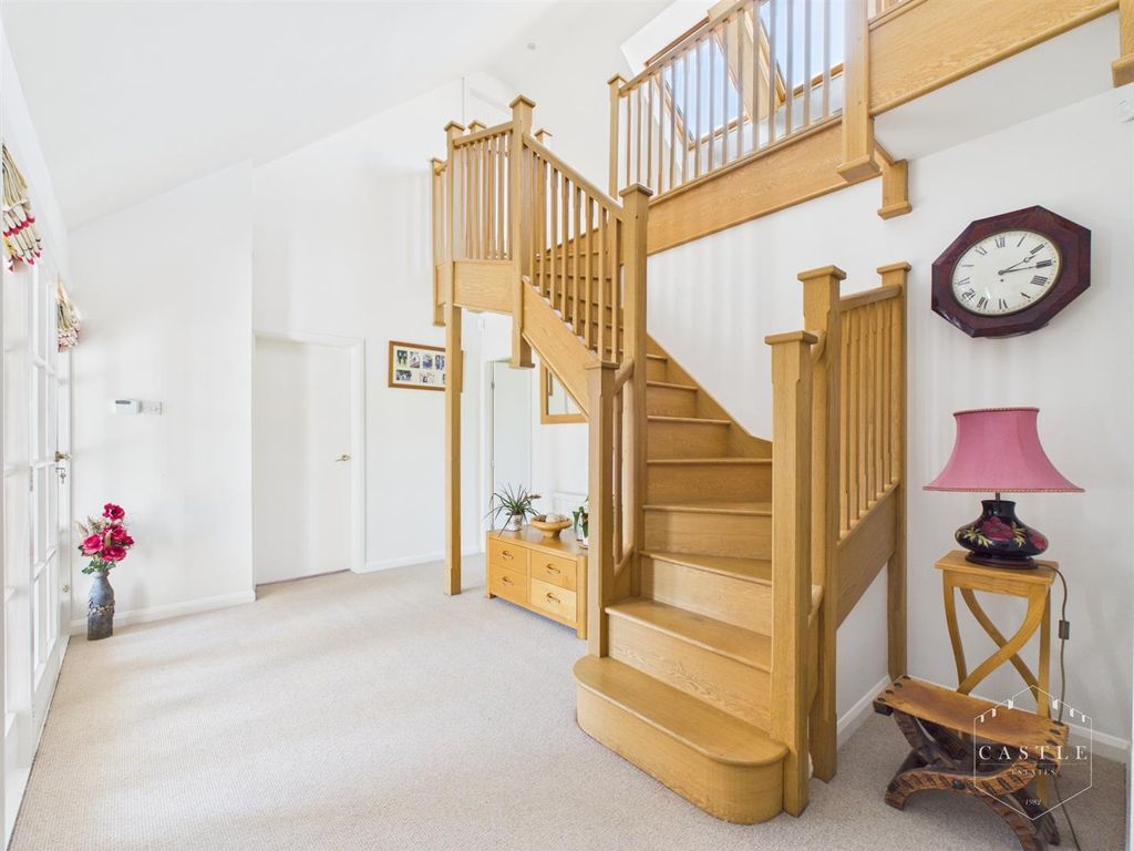Property photo 2 of 30 Entrance Hall