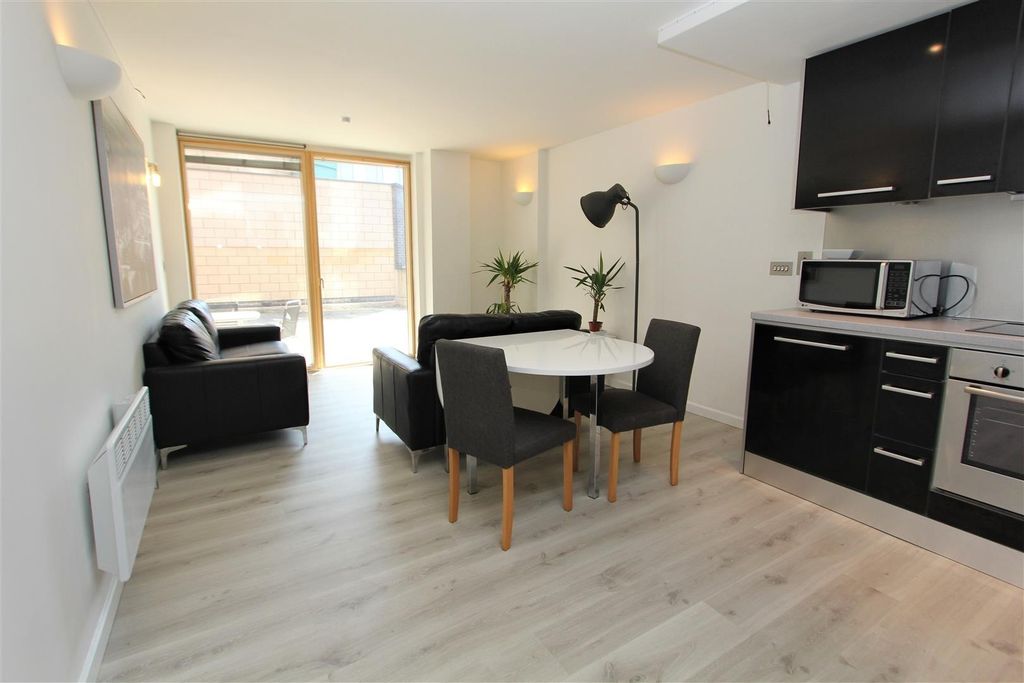 Property photo 2 of 7 Bright Open-Plan Living With Modern Kitchen...
