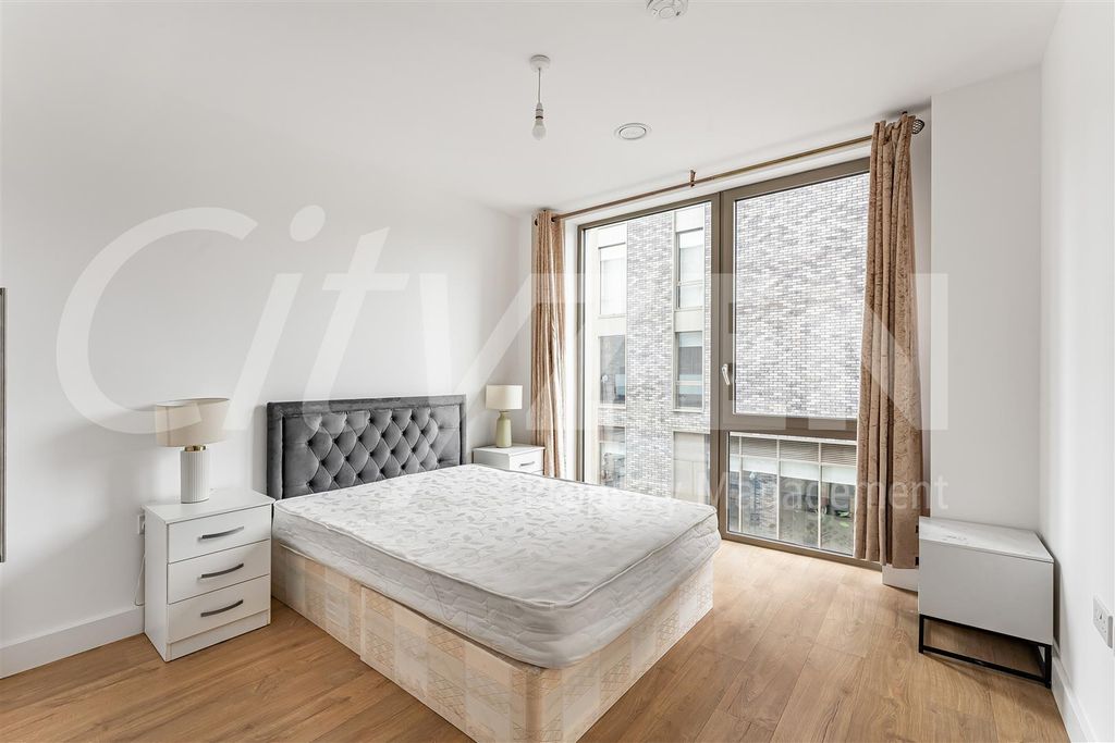 Property photo 2 of 20 Bedroom