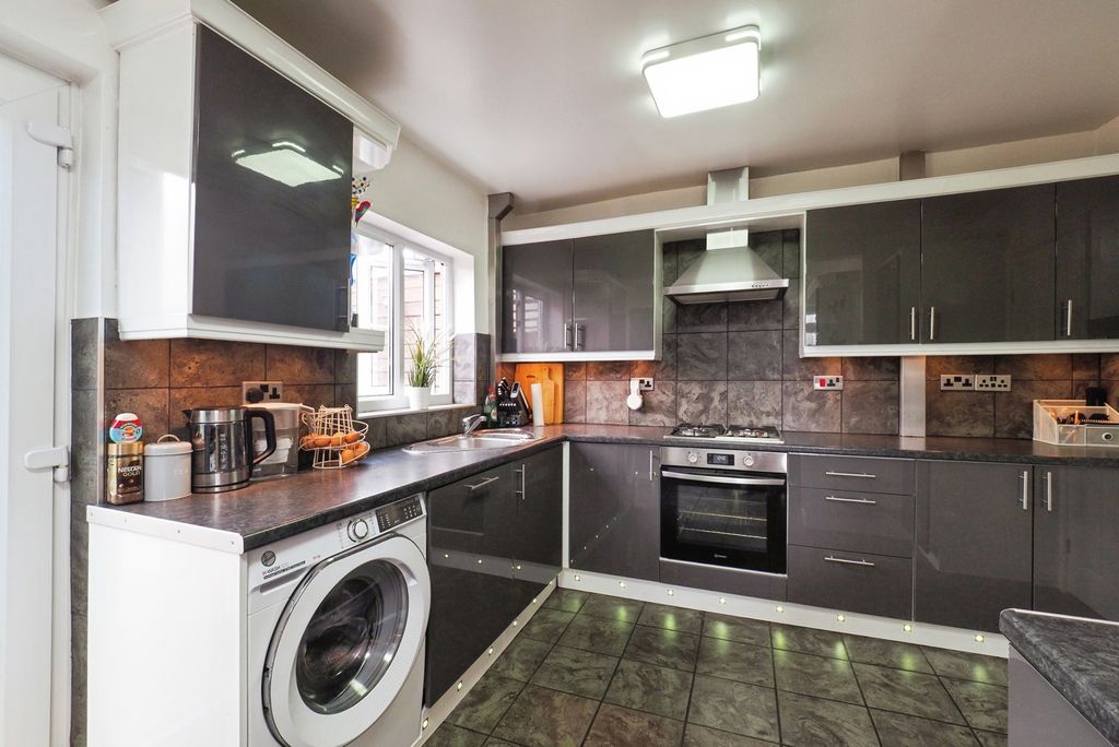 Property photo 2 of 31 Pbox-Img.Jpg