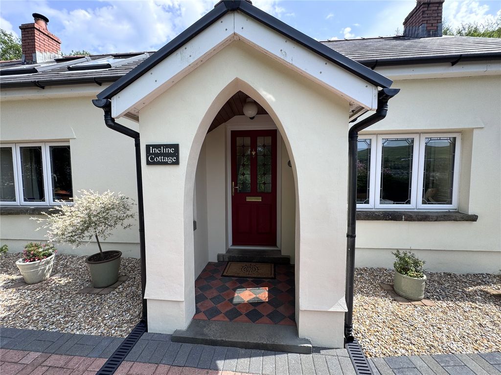 Property photo 2 of 28 Picture No. 33