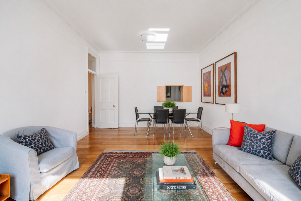 Property photo 3 of 16 Ridgmount_Gardens_3_Edited.Jpgg