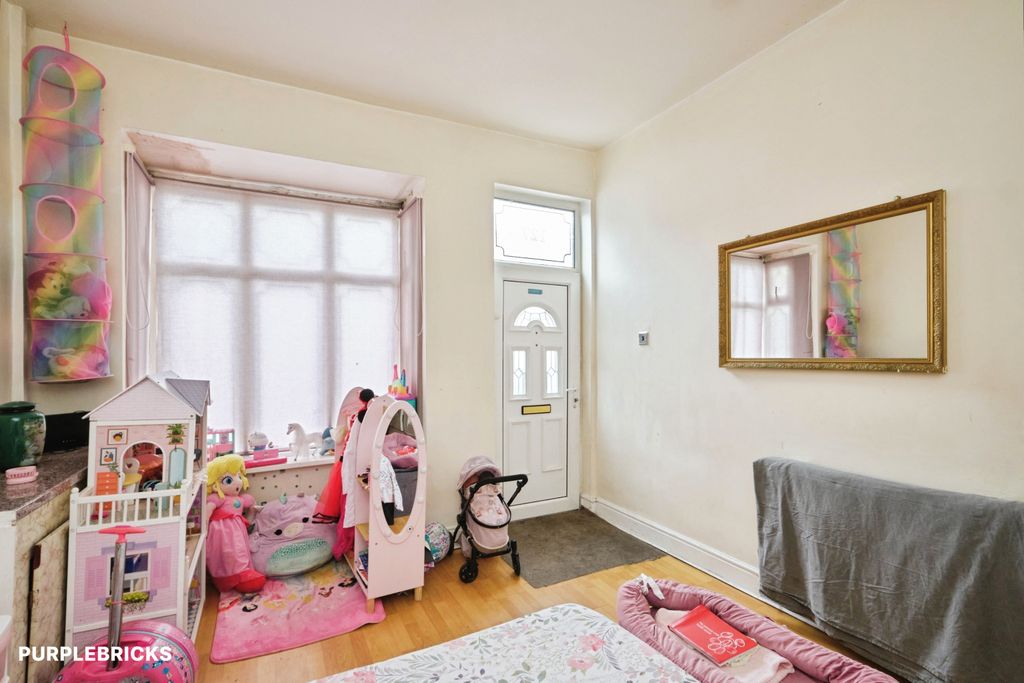 Property photo 2 of 31