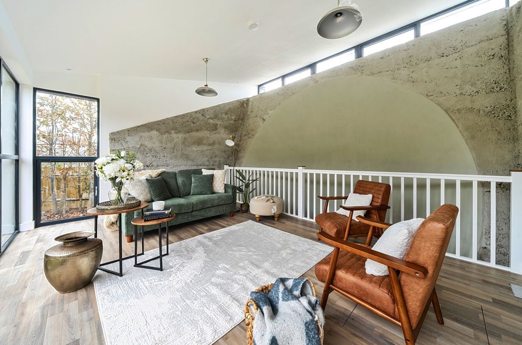 Property photo 2 of 26