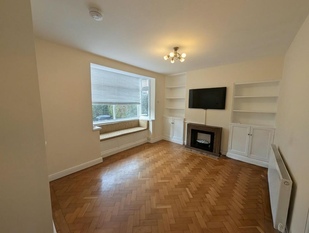 Property photo 3 of 18 Living Room