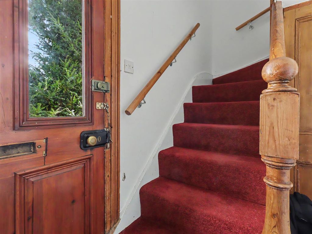Property photo 2 of 20 Entrance Hall
