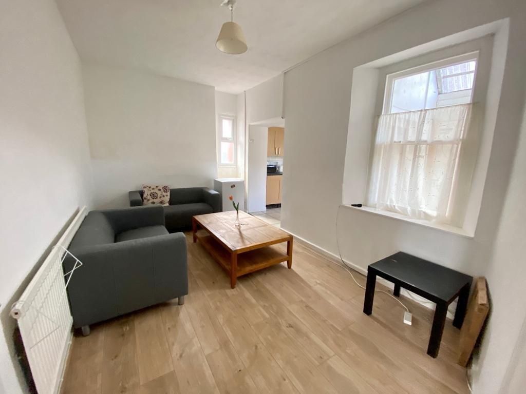 Property photo 3 of 4 Bright And Airy Lounge With Comfy Sofas....