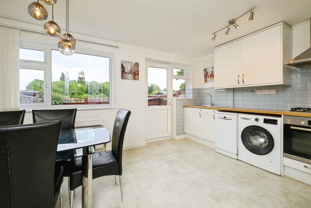 Property photo 3 of 17 Kitchen Diner