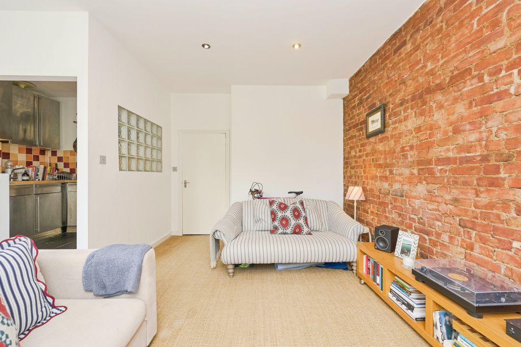 Property photo 3 of 20 1827702-16