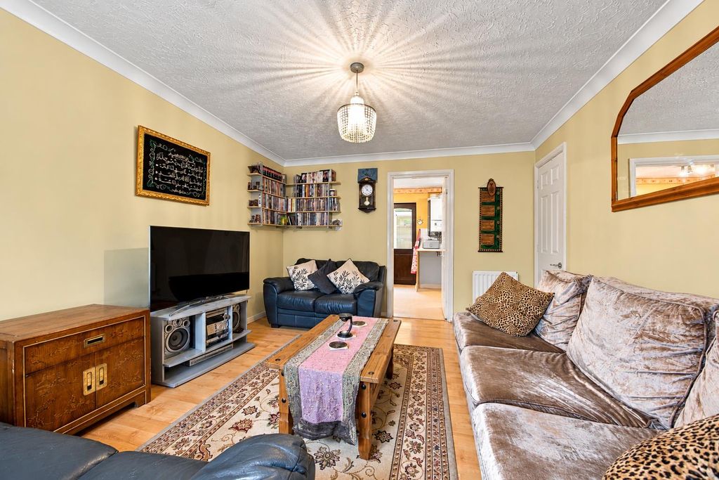 Property photo 3 of 14 Living Room (2)