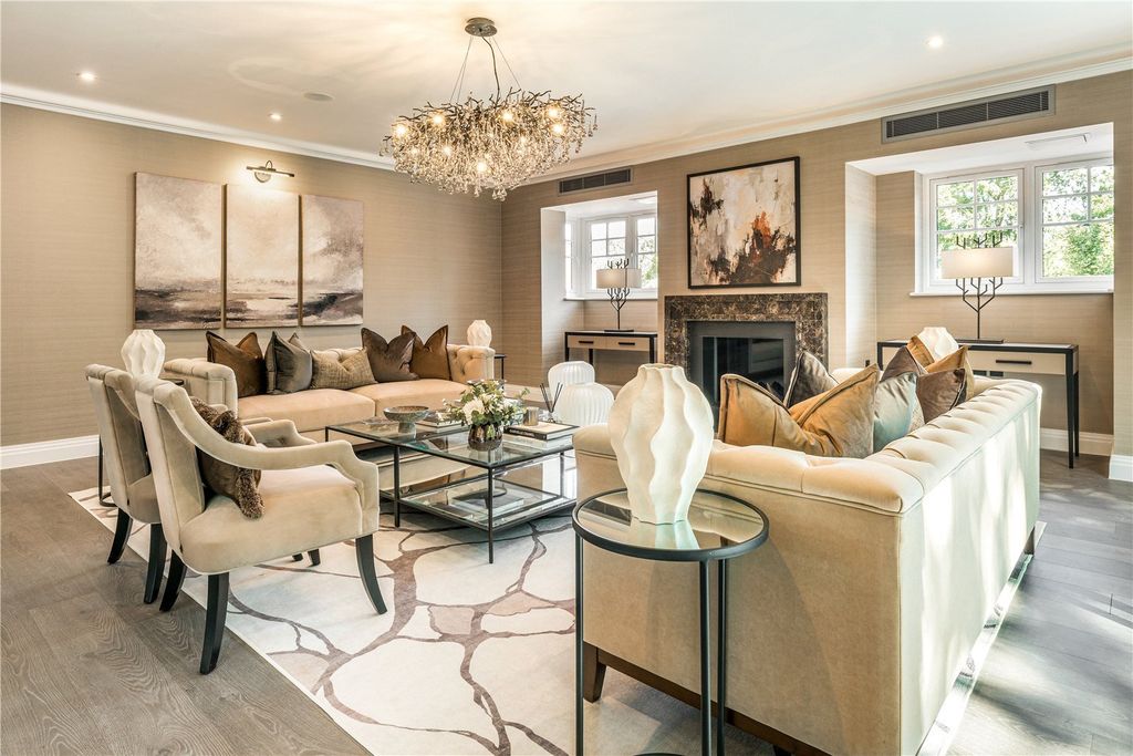 Property photo 3 of 19 Show Home Lounge