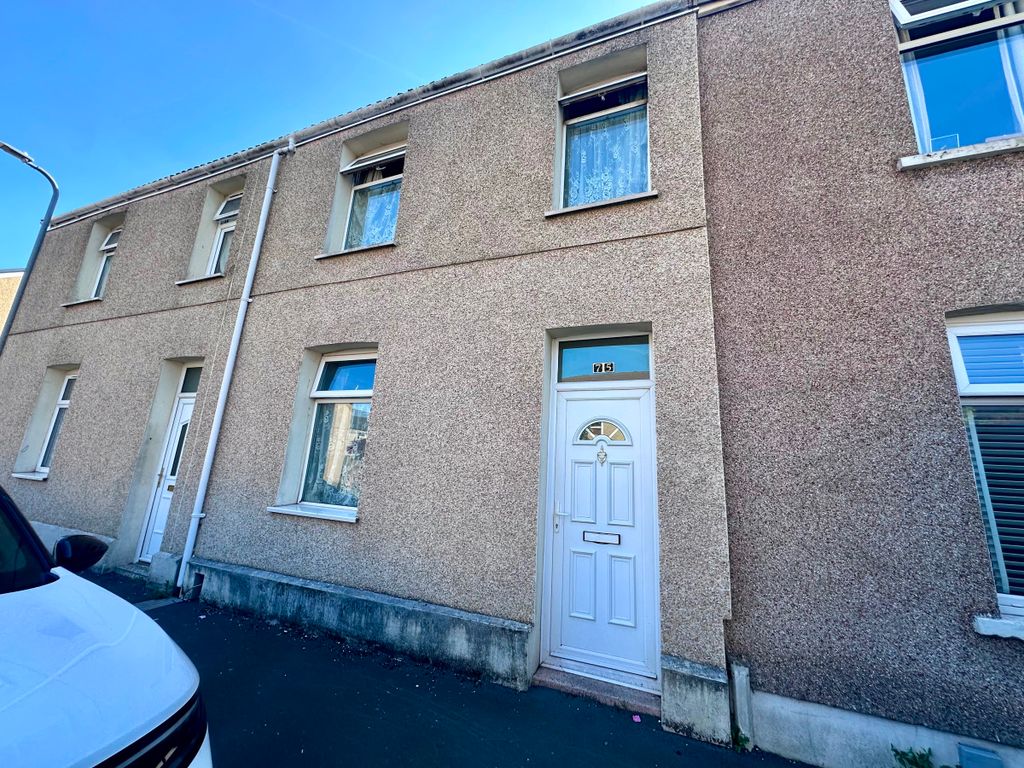 Property photo 2 of 27