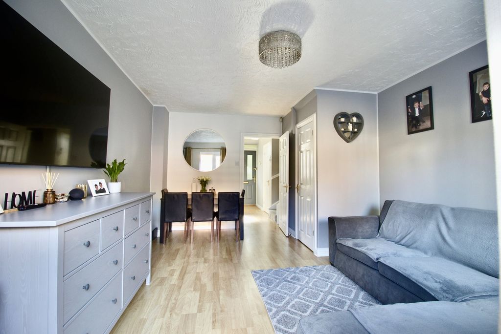 Property photo 2 of 26