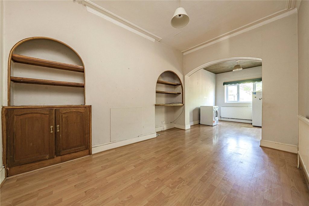 Property photo 3 of 15 Picture No. 02