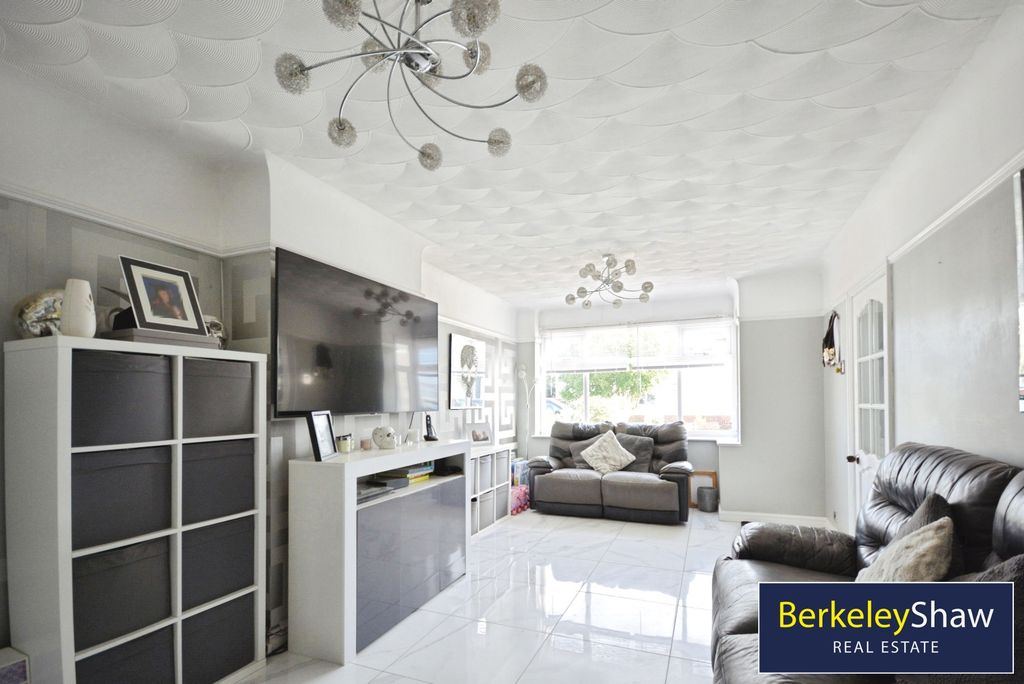 Property photo 2 of 19 Pbox-Img.Jpg