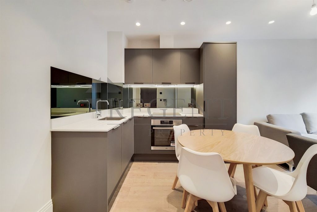 Property photo 3 of 10 Kitchen