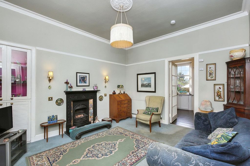 Property photo 3 of 19